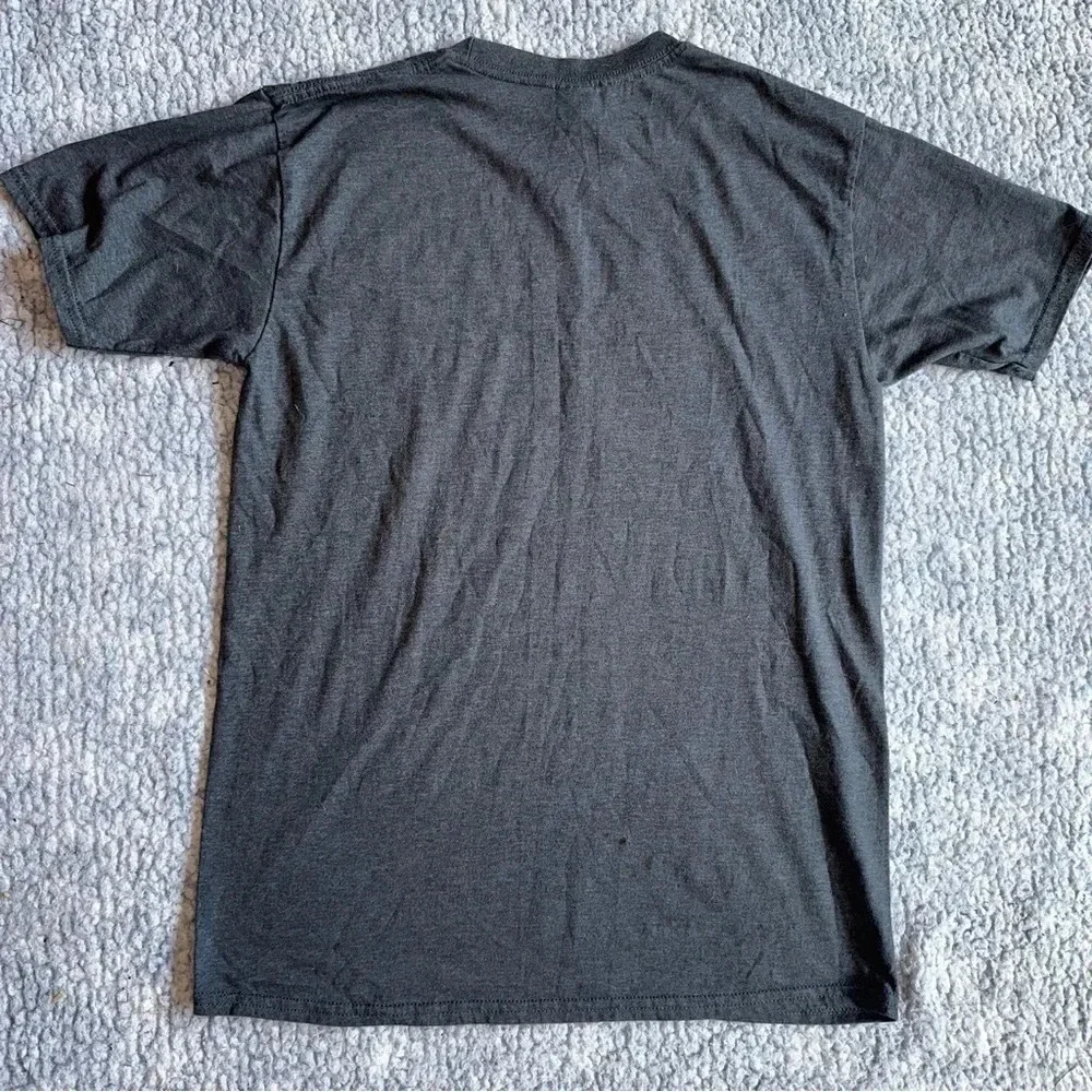 That’s What I Do I Drink and I Know Things Gray T-shirt Size Medium - Picture 3 of 6